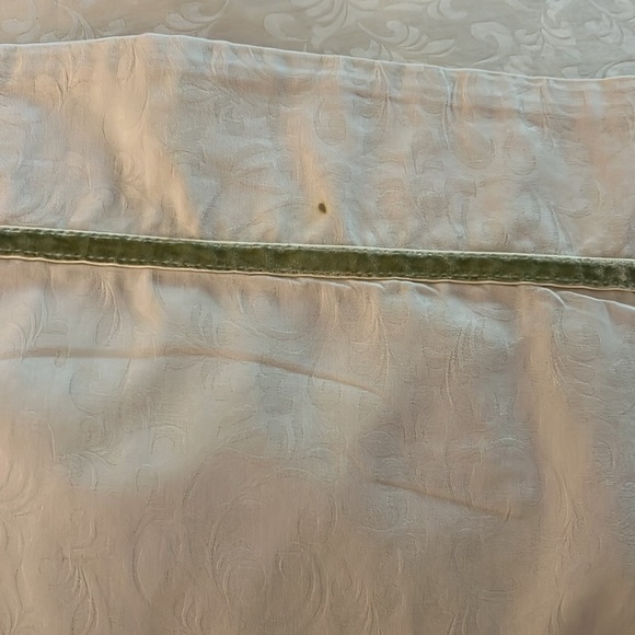 Bella Notte Pale Yellow Velvet Trim Pillow Shams - Picture 5 of 13